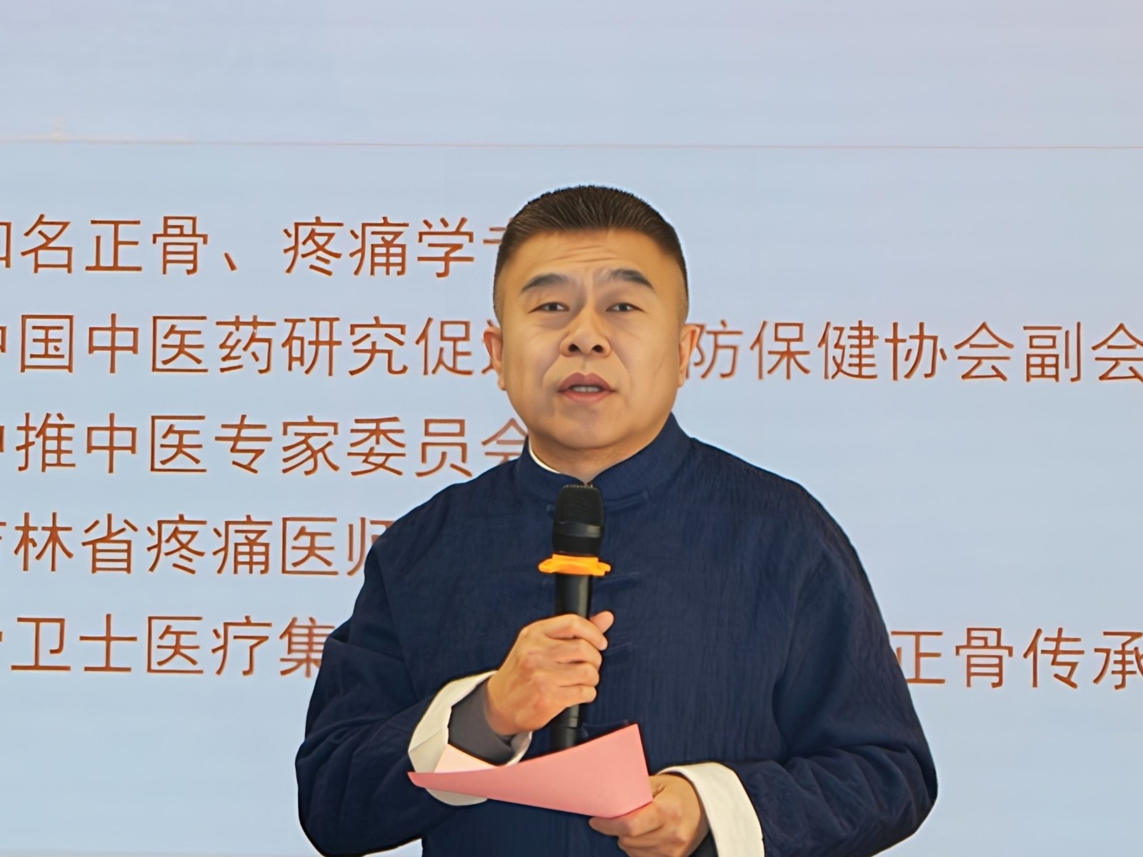 中医实战派代表、骨卫士医疗集团骨病研究院柔性正骨传承特色技术特聘专家吕春光老师.jpg 中医实战派代表、骨卫士医疗集团骨病研究院柔性正骨传承特色技术特聘专家吕春光老师.jpg